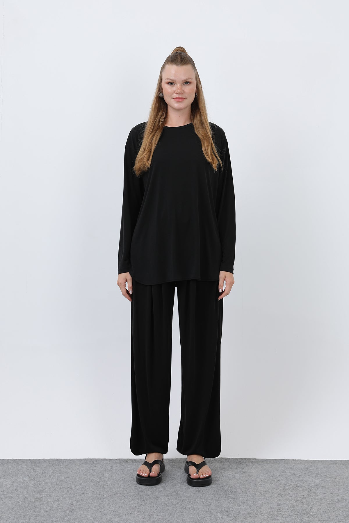 Kadın Oversize Viskon Relax Takım

-20663TKS BLACK