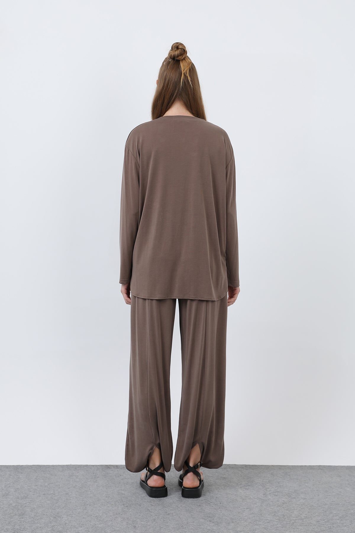 Kadın Oversize Viskon Relax Takım

-20663TKS BROWN