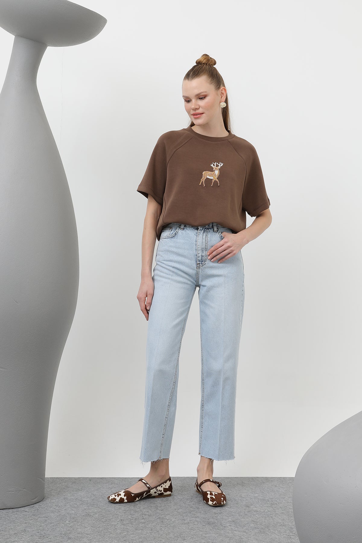 Kadın Ön Geyik Nakışlı Tshirt - 32119TSH BROWN