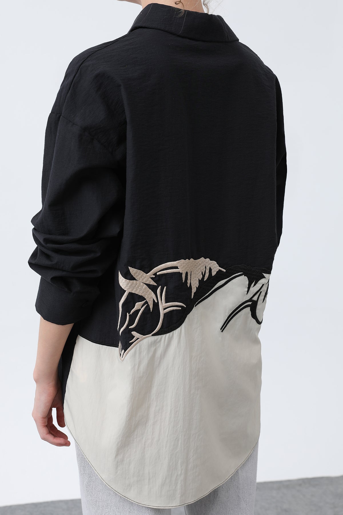 Kadın Arkası Nakışlı Gömlek -32232GML BLACK-BEIGE